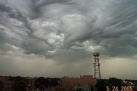 Seguimiento  de Nubes anómalas y fenómenos extraños en el cielo.  - Página 2 Rare_clouds_11-1